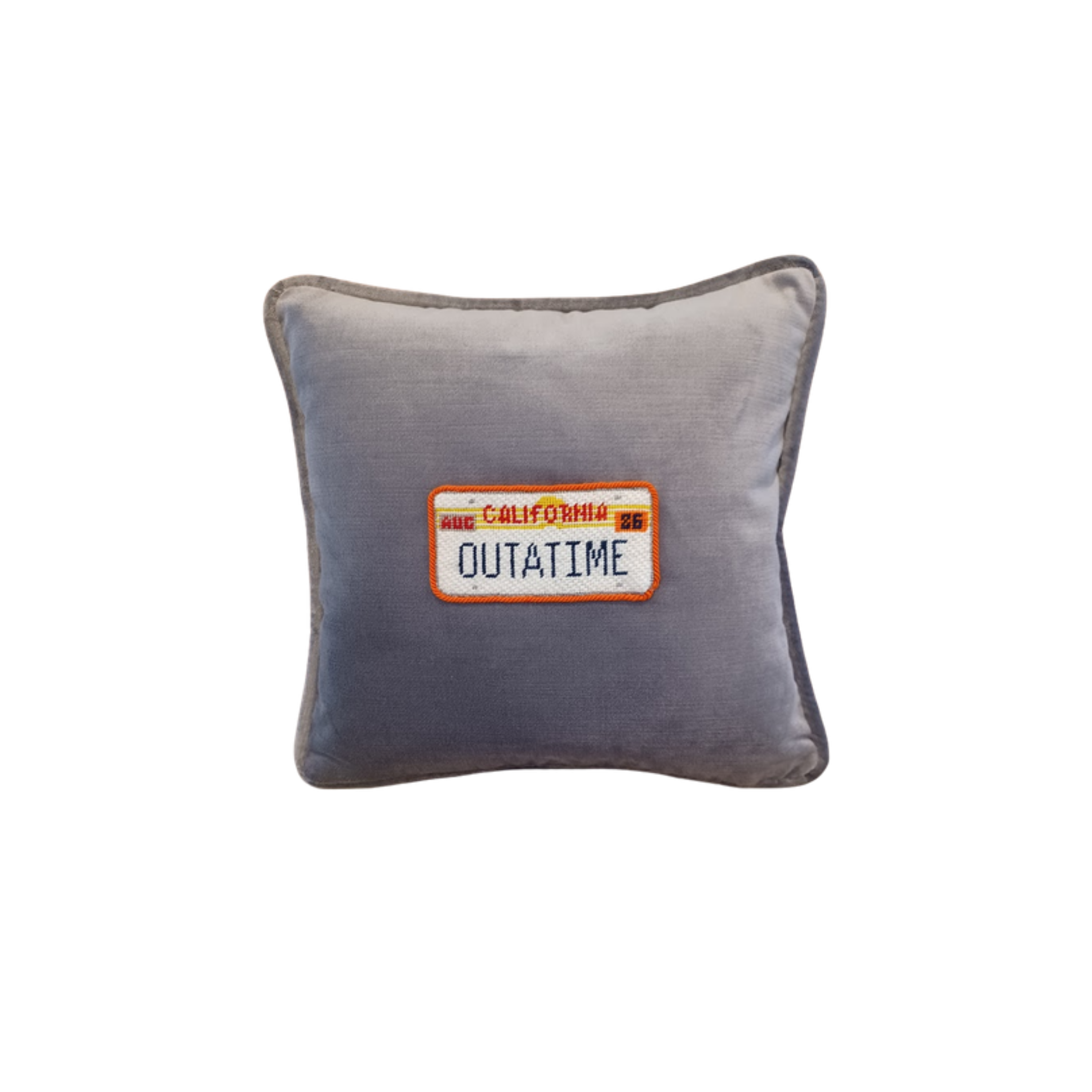 Appliquéd Square Shaped Pillow Finishing
