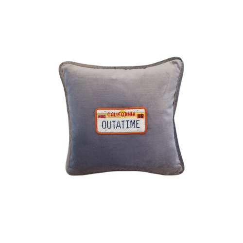Appliquéd Square Shaped Pillow Finishing