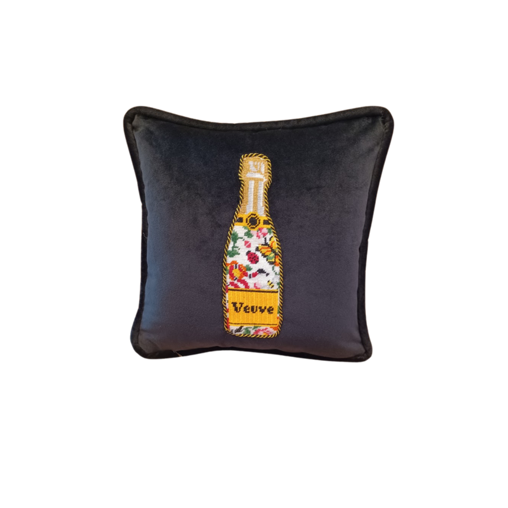 Appliquéd Square Shaped Pillow Finishing