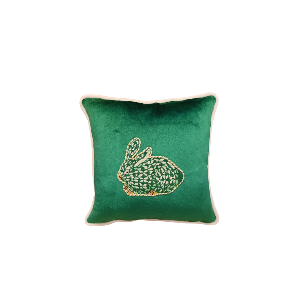 Appliquéd Square Shaped Pillow Finishing