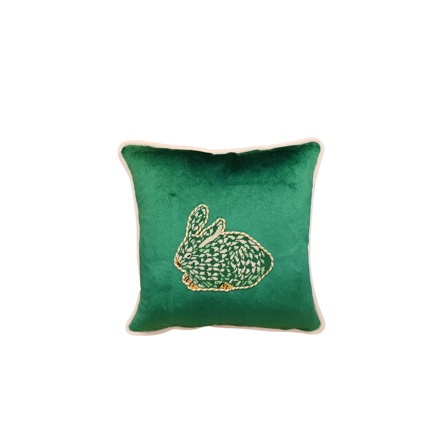 Appliquéd Square Shaped Pillow Finishing